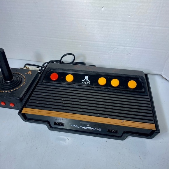 Atari Flashback 4 special edition console & 2 controllers. - Picture 2 of 14